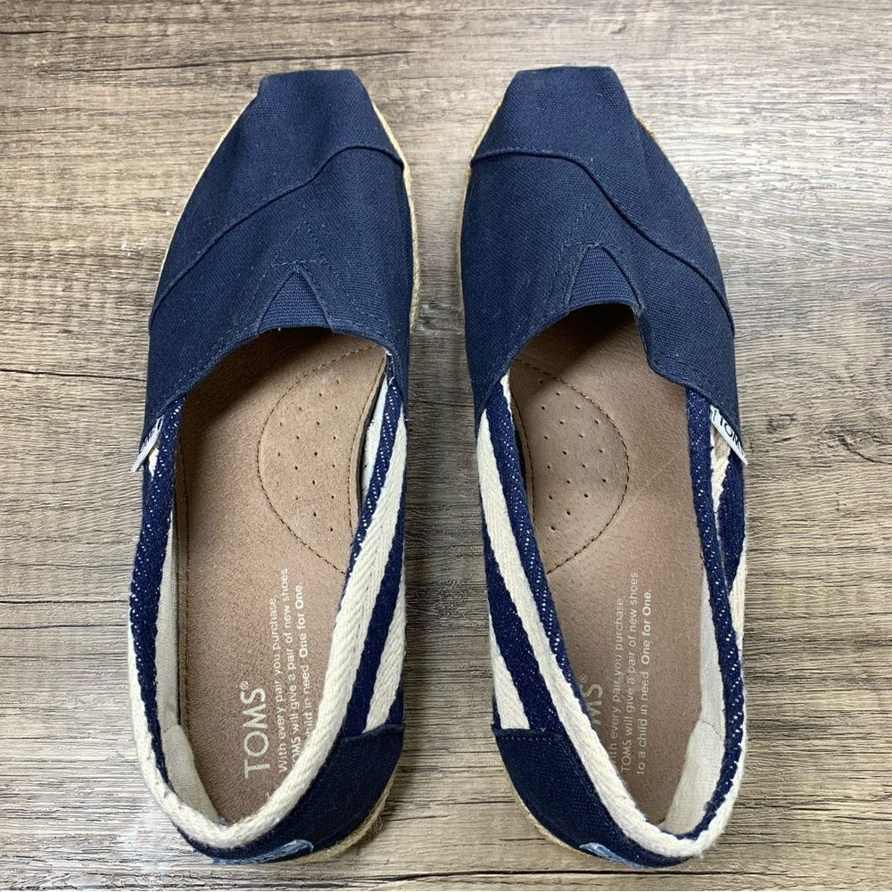 TOMS~Women’s~Navy/Ivory Stripe Espadrille Canvas Flats~Size 9 - Picture 6 of 9